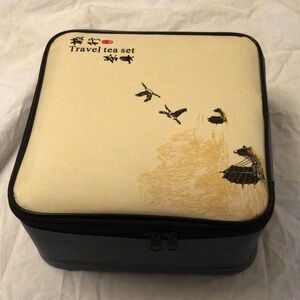 Travel tea set - in carrying case - like new